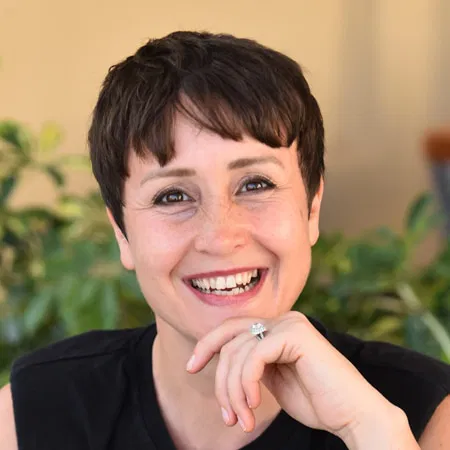 Elif Kose Female Fashion Entrepreneur Inspirational motivational Speaker book at official agent at Great British Speakers