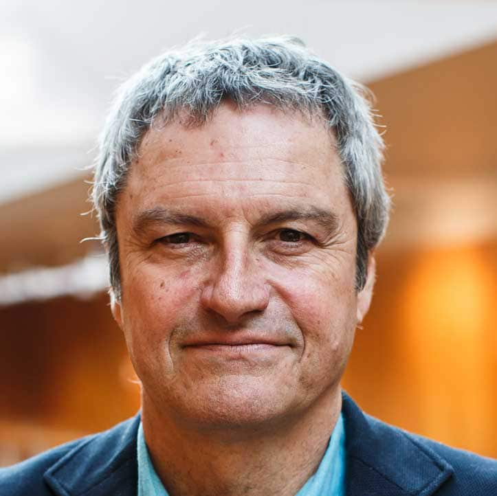 Gavin Esler Hire TV Presenter current affairs politics moderator host at Great Business Speakers