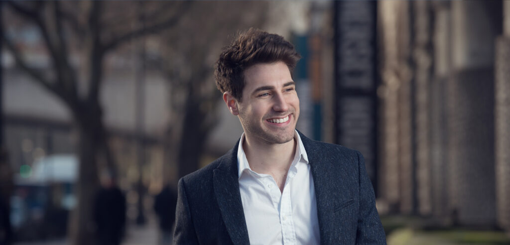 GEN Z SPEAKER Improve employee recruitment and retention with insight from an expert