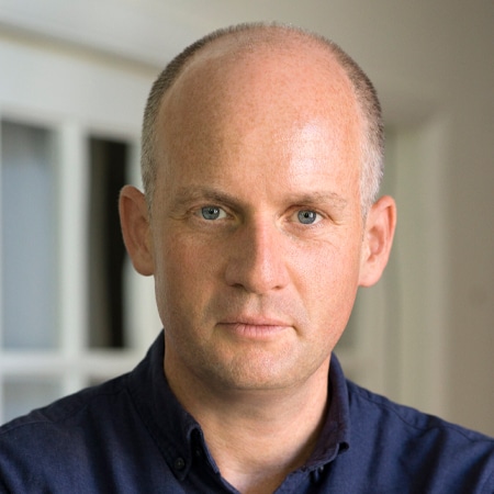 Oliver-Burkeman-hire-British-Author-and-Journalist-speaker-book-at-agent-Great-Business-Speakers