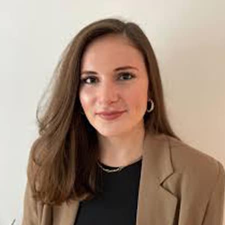 Perla-Bloom-hire-Strategist-speaker-book-at-agent-Great-Business-Speakers